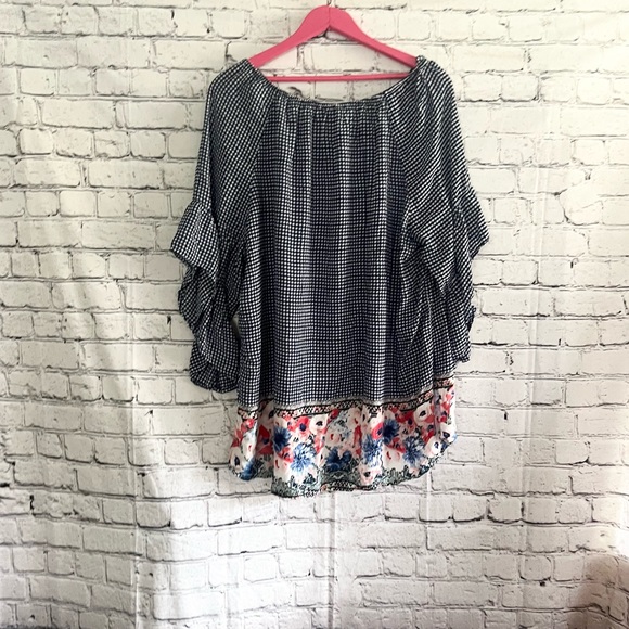 TERRA & SKY. Gingham print top. Size 1X - Picture 2 of 4